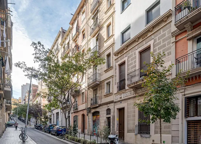 Guestready - Bright Near Montjuic Barcelona